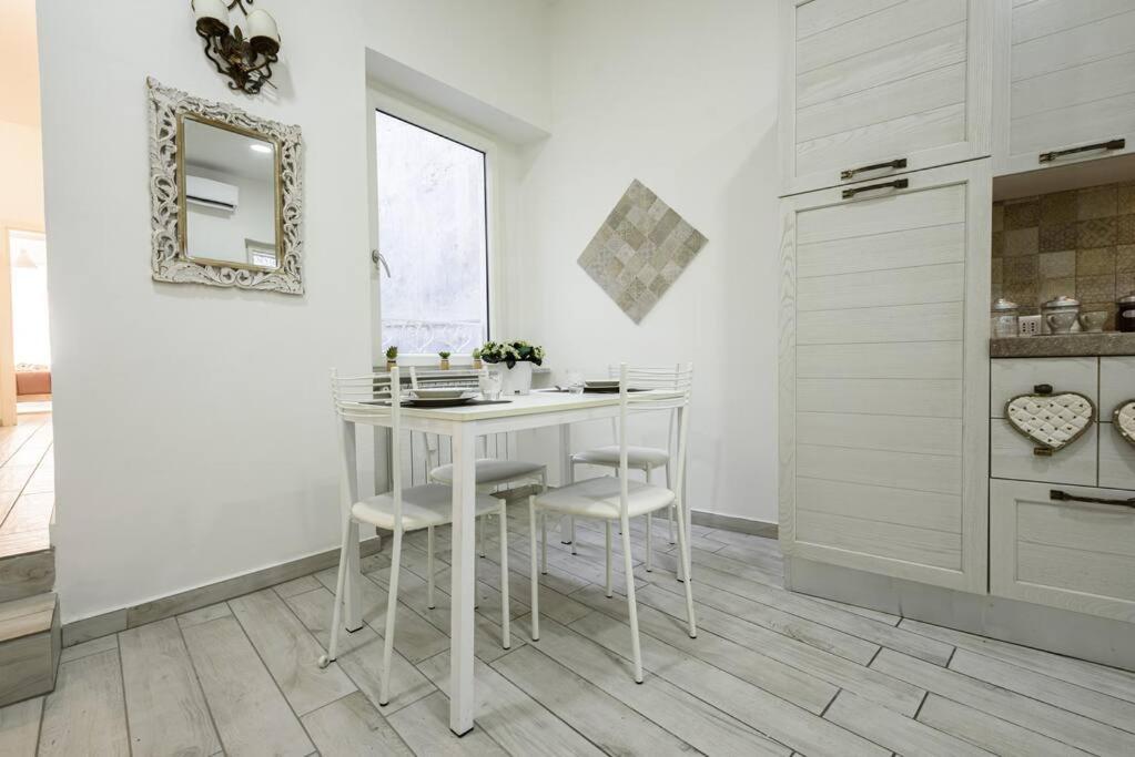 Apartamento A Due Passi Da Toledo Nápoles Exterior foto